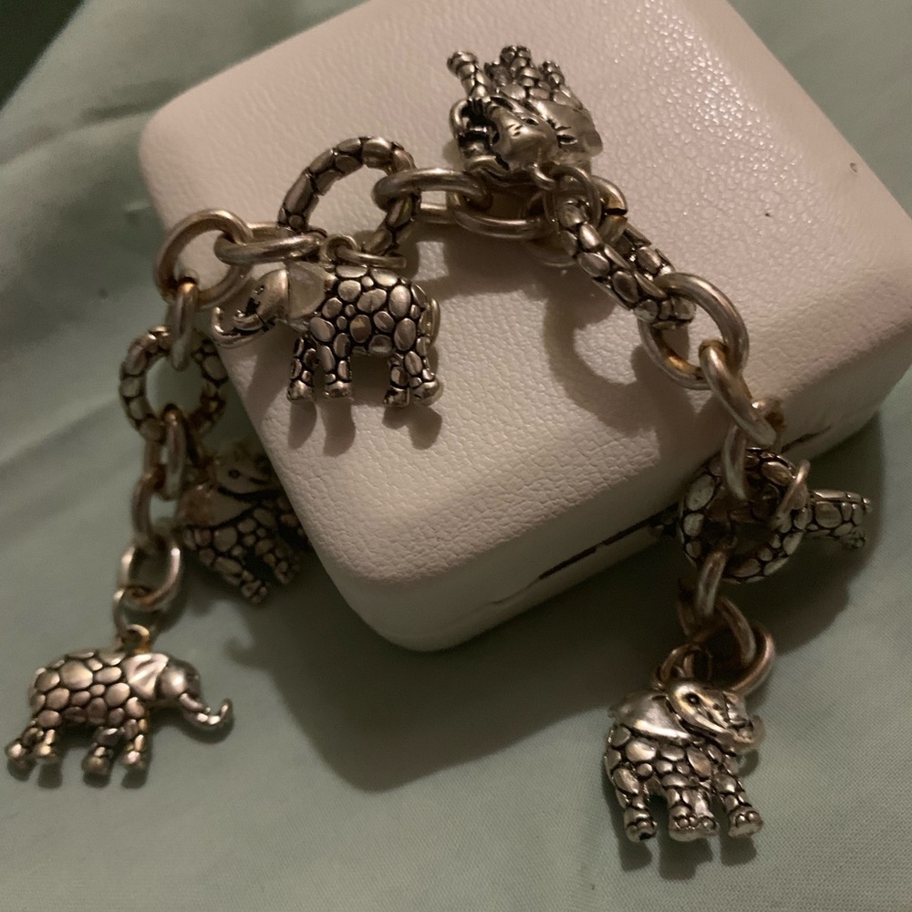 Silver customized elephant bracelet 🌹👌